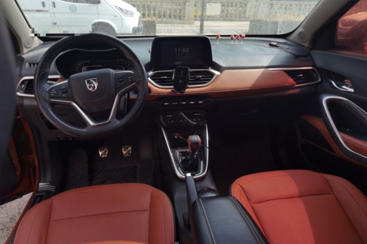 Used Baojun 510 2017 1.5L Manual Luxury Model Center Console