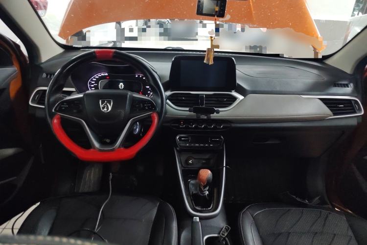 Used Baojun 510 2017 1.5L Manual Fashion Model Center Console