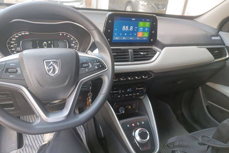 Used Baojun 510 2017 1.5L Automatic Fashion Model Center Console