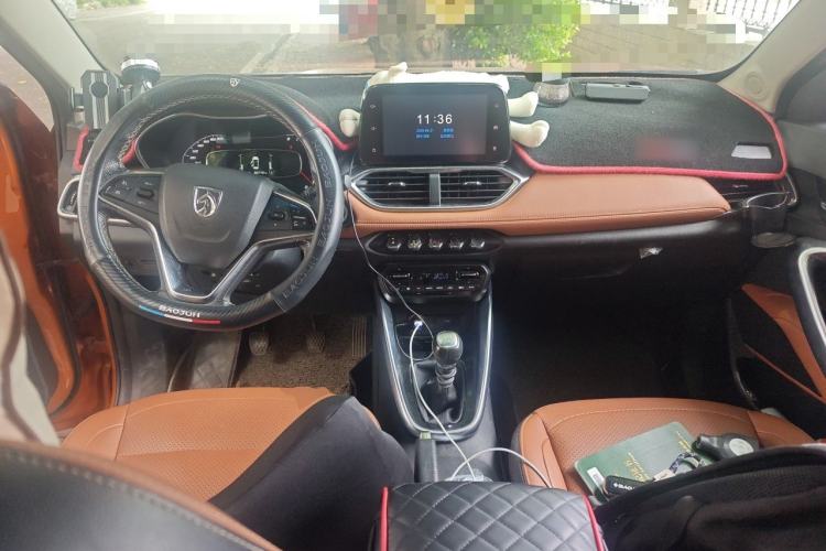 Used Baojun 510 2017 1.5L Manual Luxury Model Center Console