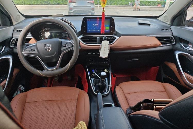 Used Baojun 510 2017 1.5L Manual Luxury Model Center Console