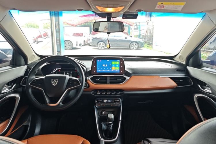 Used Baojun 510 2017 1.5L Manual Luxury Model Center Console