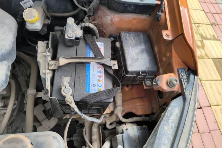 Used Baojun 510 2017 1.5L Manual Fashion Model Engine Bay Left