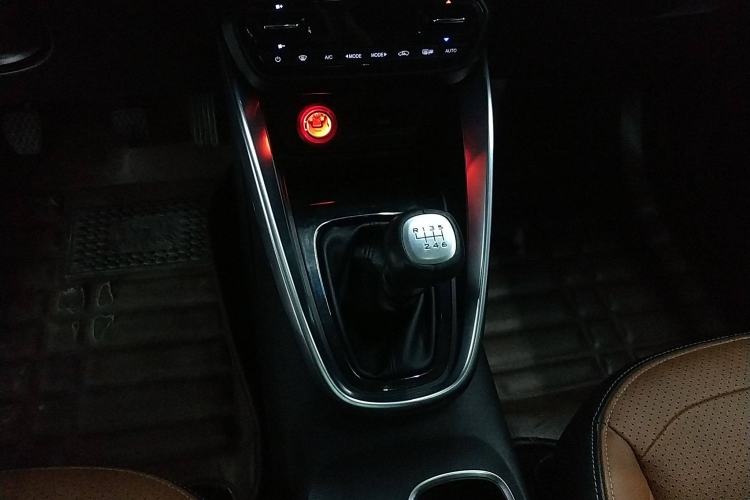 Used Baojun 510 2017 1.5L Manual Luxury Model Gear Lever