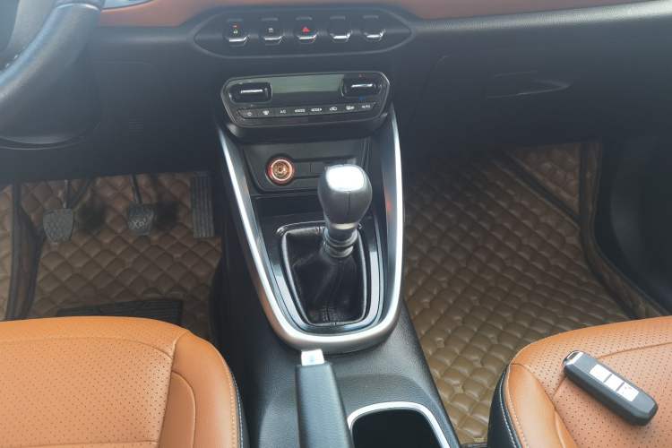 Used Baojun 510 2017 1.5L Manual Luxury Model Gear Lever