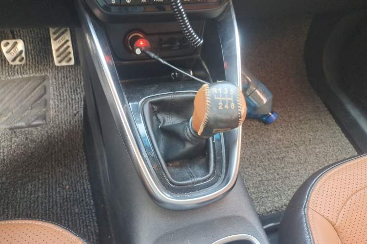 Used Baojun 510 2017 1.5L Manual Luxury Model Gear Lever