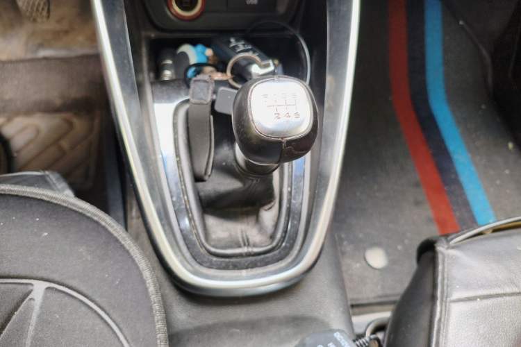 Used Baojun 510 2017 1.5L Manual Luxury Model Gear Lever