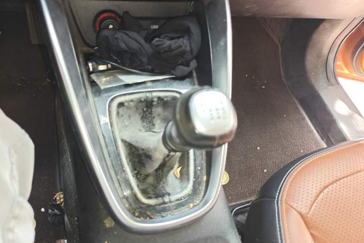 Used Baojun 510 2017 1.5L Manual Luxury Model Gear Lever