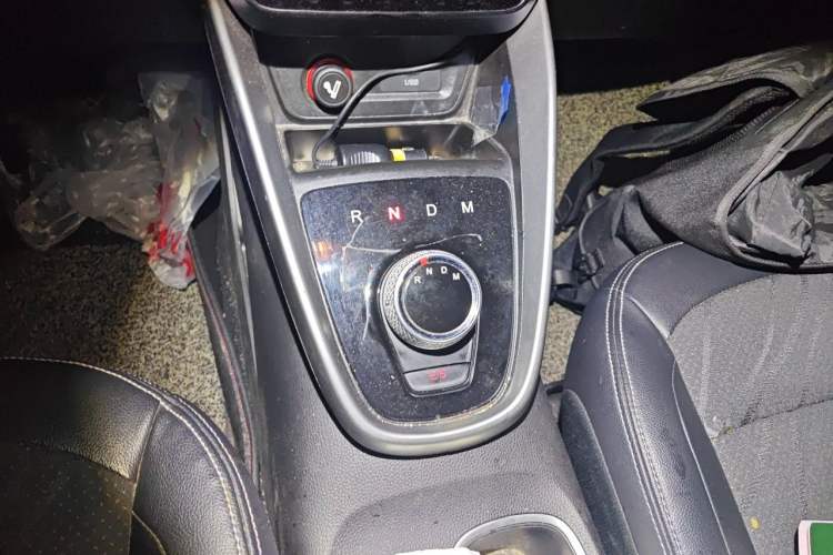 Used Baojun 510 2017 1.5L Automatic Fashion Model Gear Lever