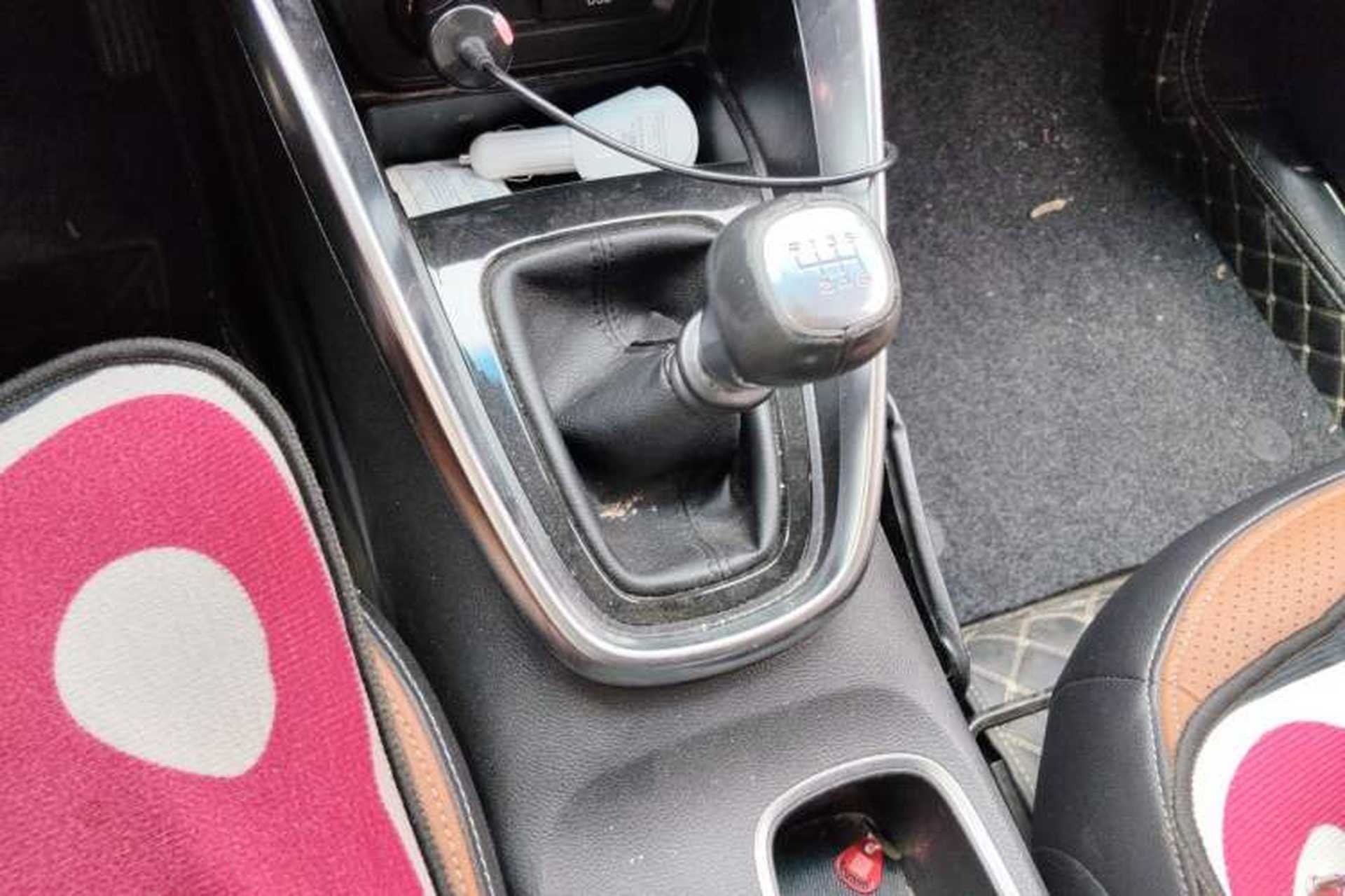 Used Baojun 510 2017 1.5L Manual Luxury Model Gear Lever