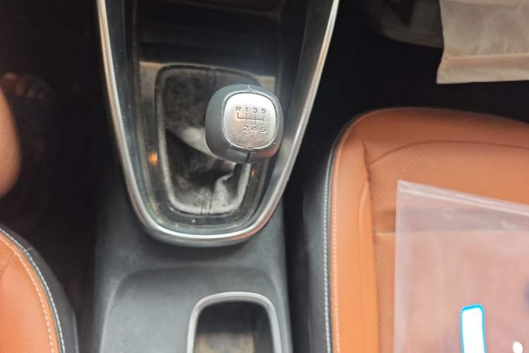 Used Baojun 510 2017 1.5L Manual Luxury Model Gear Lever