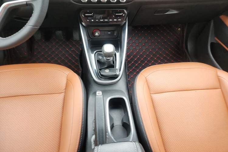 Used Baojun 510 2017 1.5L Manual Luxury Model Gear Lever