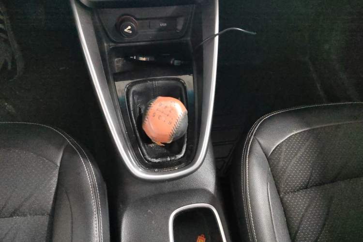 Used Baojun 510 2017 1.5L Manual Fashion Model Gear Lever