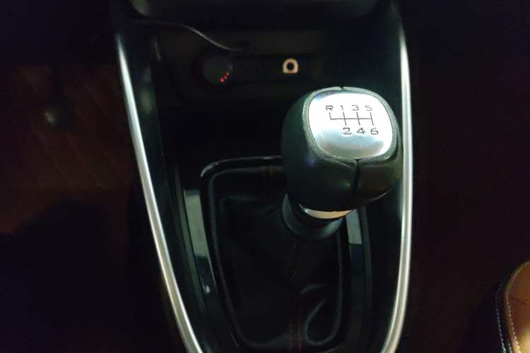 Used Baojun 510 2017 1.5L Manual Luxury Model Gear Lever