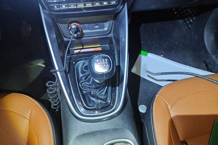 Used Baojun 510 2017 1.5L Manual Luxury Model Gear Lever