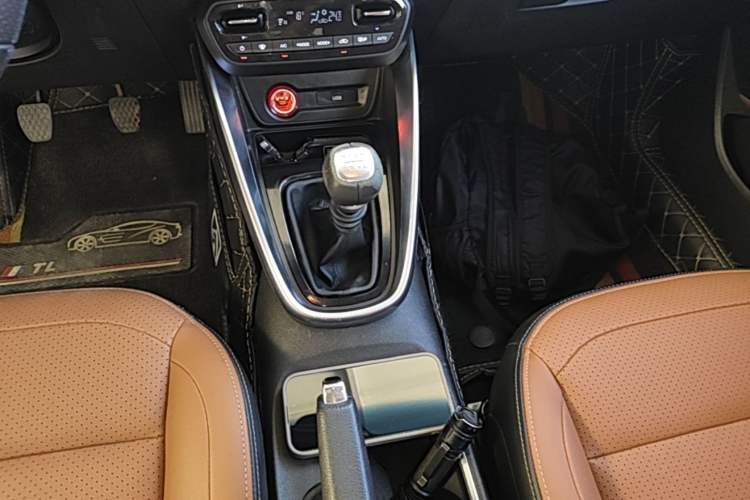 Used Baojun 510 2017 1.5L Manual Luxury Model Gear Lever