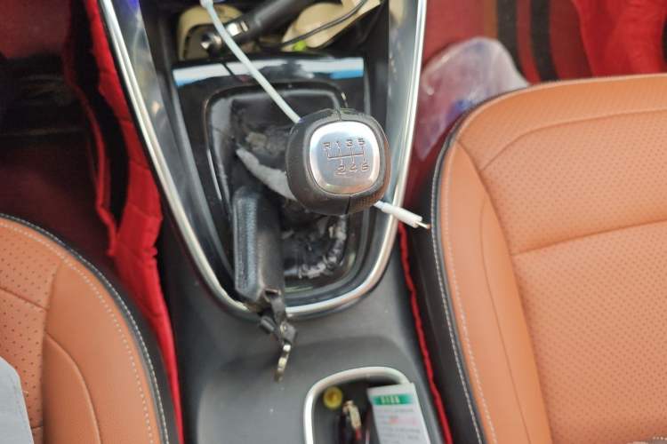 Used Baojun 510 2017 1.5L Manual Luxury Model Gear Lever
