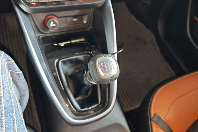 Used Baojun 510 2017 1.5L Manual Luxury Model Gear Lever