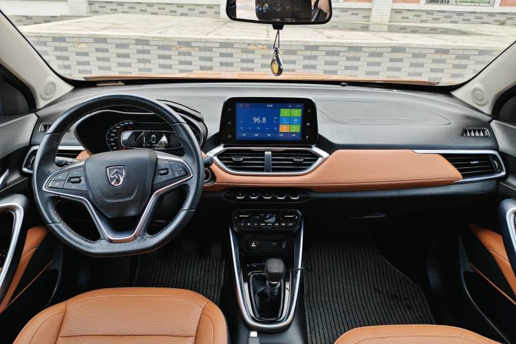 Used Baojun 510 2017 1.5L Manual Luxury Model Interior 4