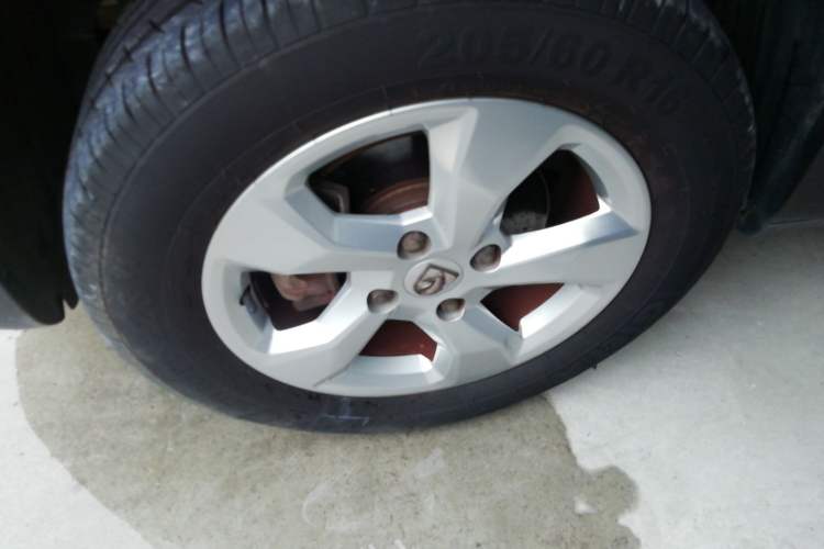 Used Baojun 510 2017 1.5L Automatic Fashion Model Left Front Wheel Hub