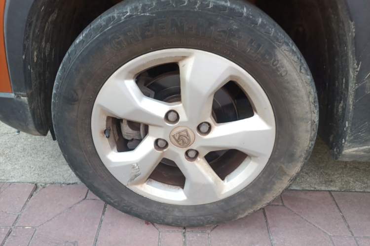 Used Baojun 510 2017 1.5L Automatic Fashion Model Left Front Wheel Hub
