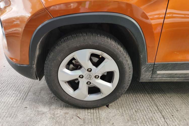 Used Baojun 510 2017 1.5L Automatic Fashion Model Left Front Wheel Hub