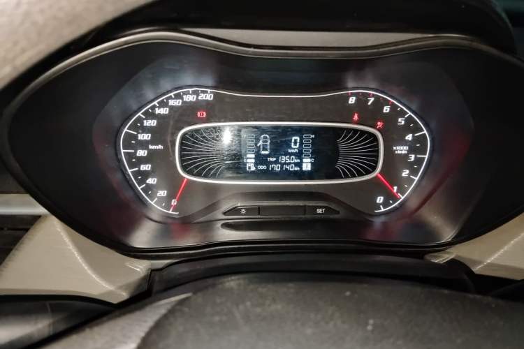 Used Baojun 510 2017 1.5L manual Comfort trim Odometer Close Up
