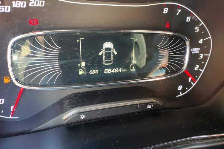 Used Baojun 510 2017 1.5L Manual Luxury Model Odometer Close Up