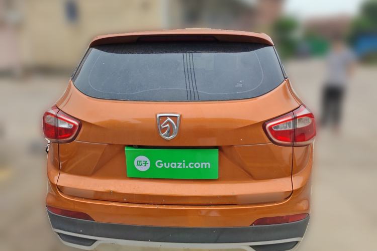 Used Baojun 510 2017 1.5L manual Comfort trim Rear