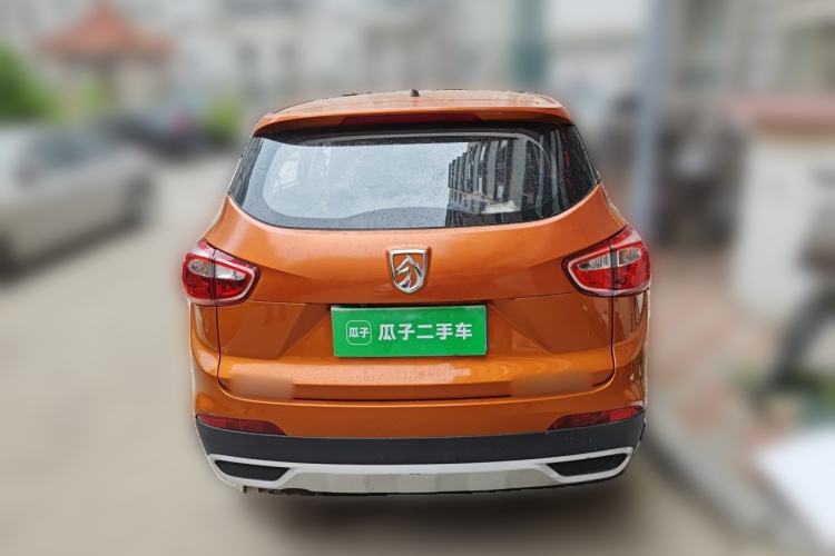 Used Baojun 510 2017 1.5L manual Comfort trim Rear
