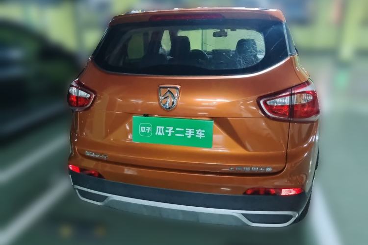 Used Baojun 510 2017 1.5L manual Comfort trim Rear
