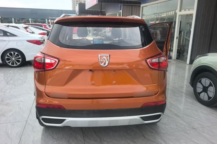 Used Baojun 510 2017 1.5L manual Comfort trim Rear