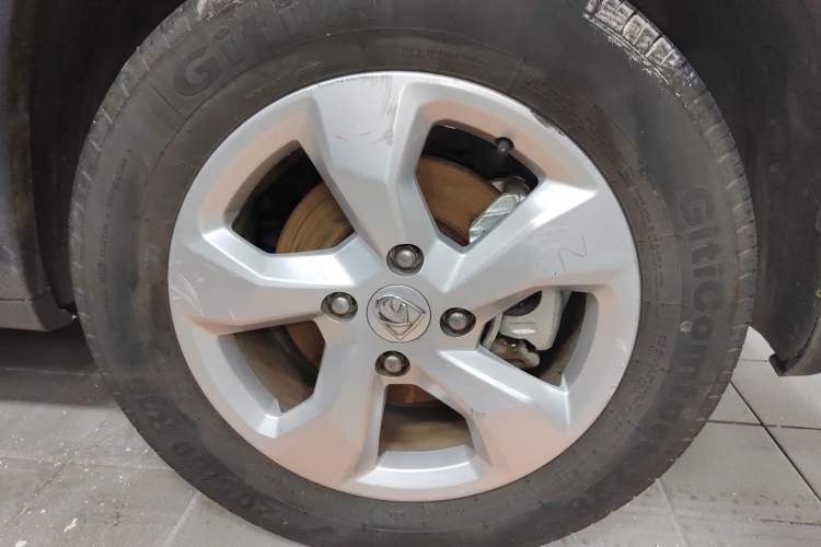 Used Baojun 510 2017 1.5L Manual Fashion Model Right Front Wheel Hub
