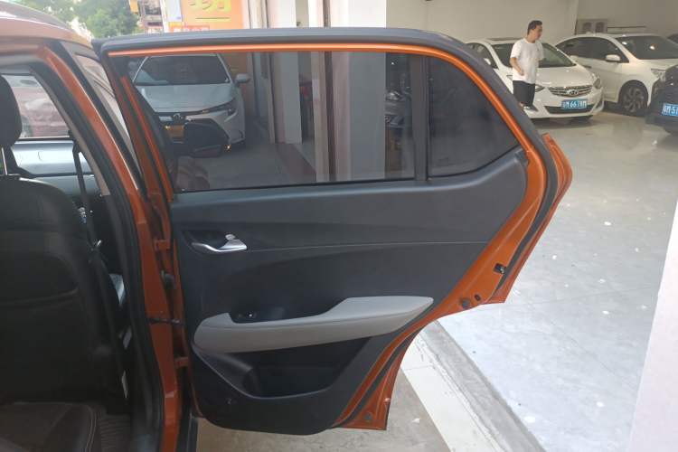 Used Baojun 510 2017 1.5L Automatic Fashion Model Right Rear Door Interior