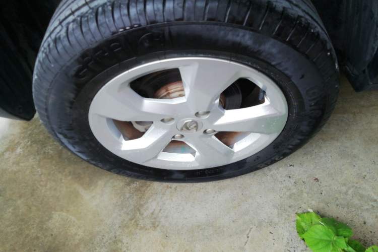 Used Baojun 510 2017 1.5L Automatic Fashion Model Right Rear Wheel Hub