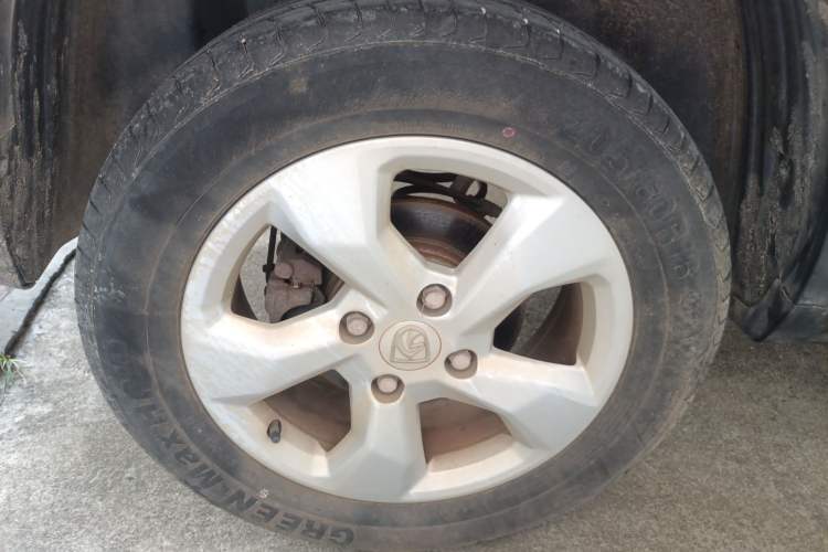 Used Baojun 510 2017 1.5L Automatic Fashion Model Right Rear Wheel Hub