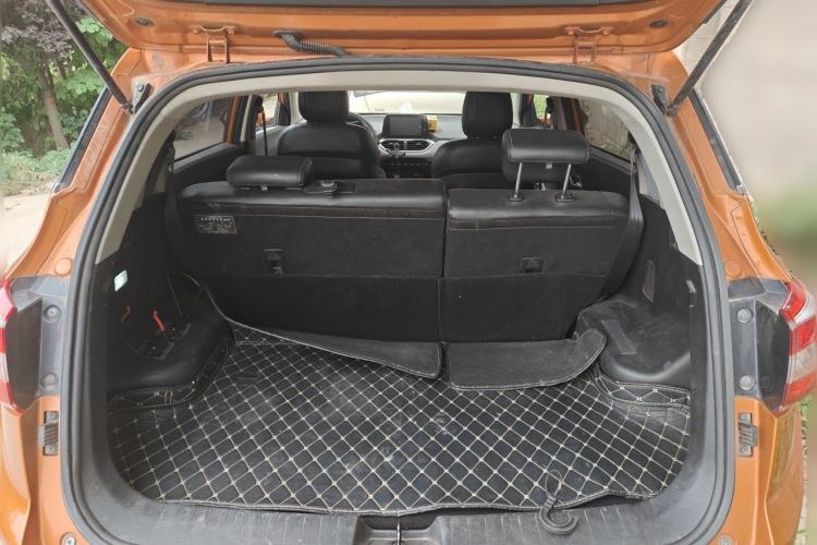 Used Baojun 510 2017 1.5L manual Comfort trim Trunk