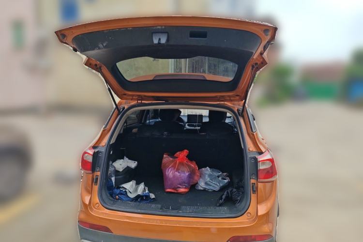 Used Baojun 510 2017 1.5L manual Comfort trim Trunk