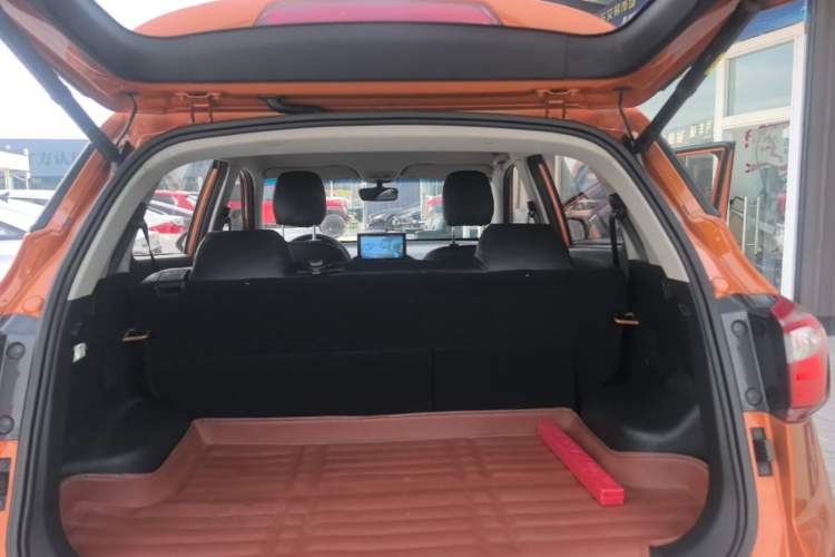 Used Baojun 510 2017 1.5L manual Comfort trim Trunk