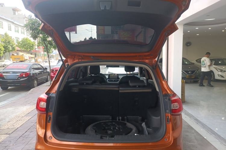Used Baojun 510 2017 1.5L Automatic Fashion Model Trunk