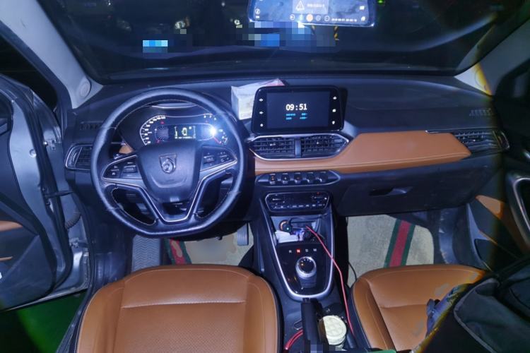 Used Baojun 510 2018 1.5L Automatic Anniversary Special Edition China V Center Console