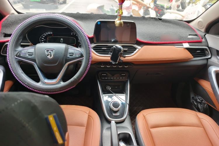 Used Baojun 510 2018 1.5L Automatic Anniversary Special Edition China V Center Console