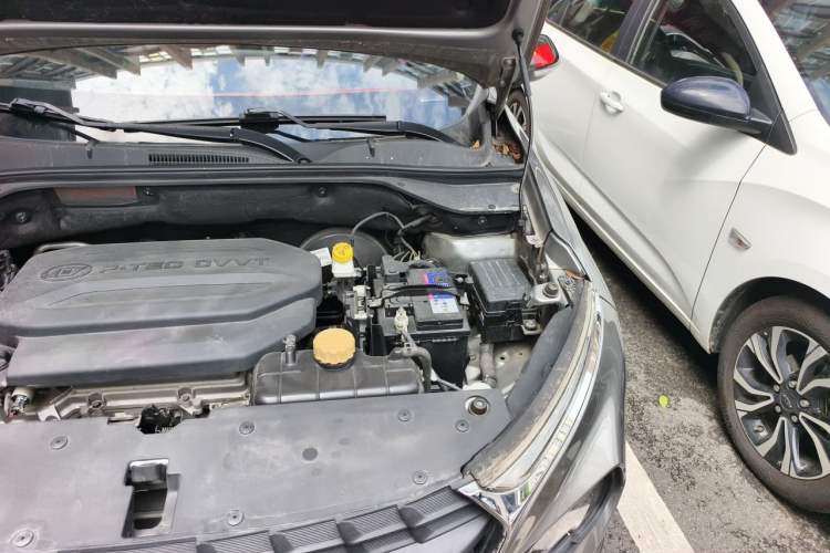 Used Baojun 510 2018 1.5L Automatic Anniversary Special Edition China V Engine Bay Left