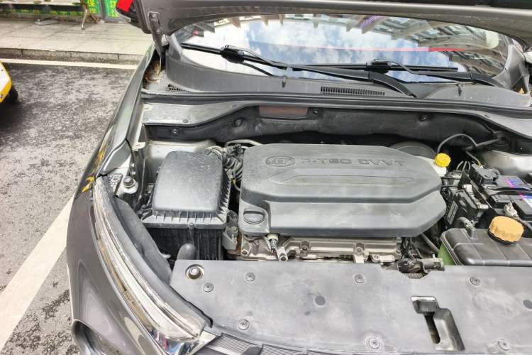 Used Baojun 510 2018 1.5L Automatic Anniversary Special Edition China V Engine Bay Right