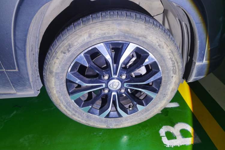 Used Baojun 510 2018 1.5L Automatic Anniversary Special Edition China V Right Front Wheel Hub