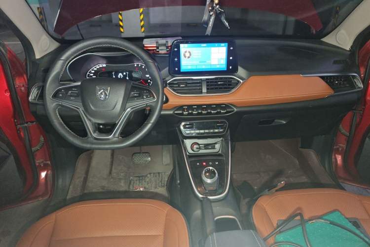 Used Baojun 510 2018 1.5L Automatic Anniversary Special Edition China V Center Console