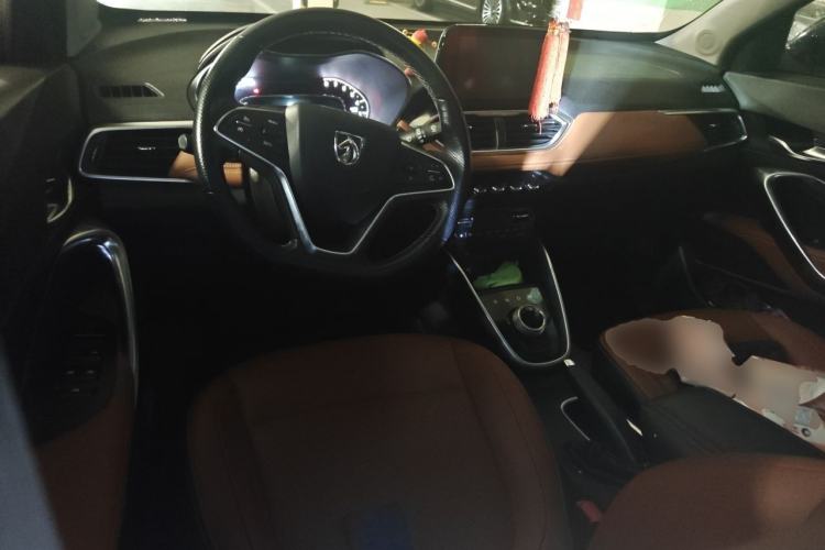 Used Baojun 510 2018 1.5L Automatic Anniversary Special Edition China V Center Console