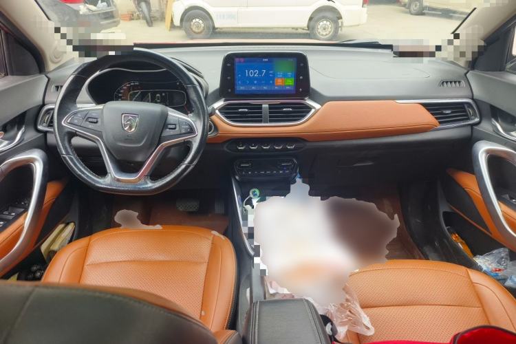 Used Baojun 510 2018 1.5L Automatic Anniversary Special Edition China V Center Console