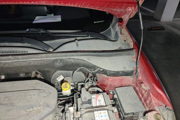 Used Baojun 510 2018 1.5L Automatic Anniversary Special Edition China V Engine Bay Left