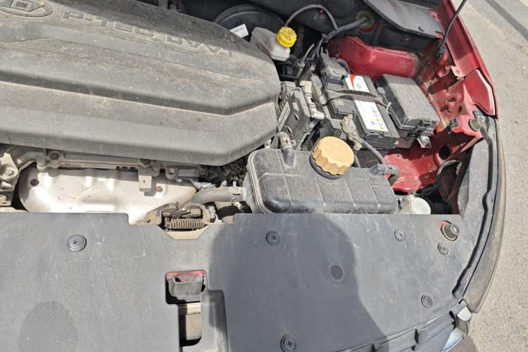 Used Baojun 510 2018 1.5L Automatic Anniversary Special Edition China V Engine Bay Left